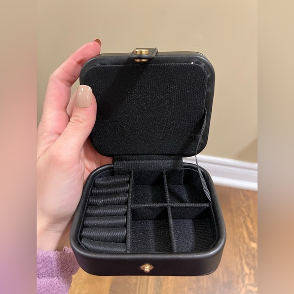 Travel Small Compact Protective Jewelry Cases Hardshell LOT X 2 Women’s - Picture 2 of 14